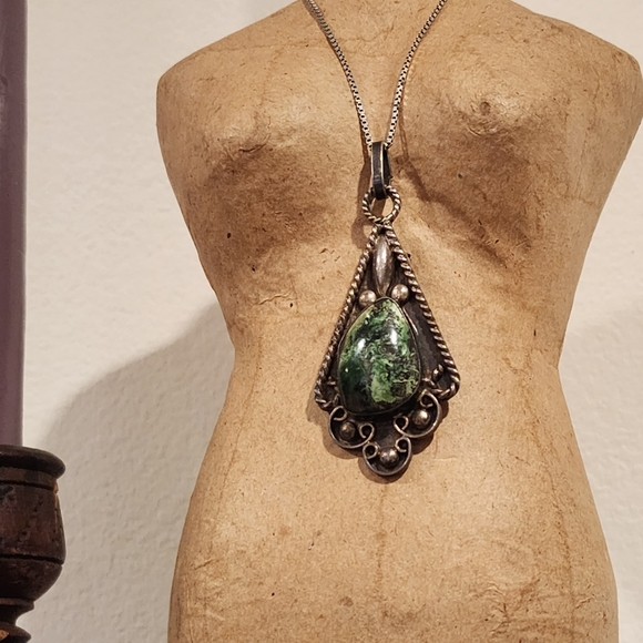 Mexican Sterling Silver Emerald Green Marble Pendant - Picture 2 of 5